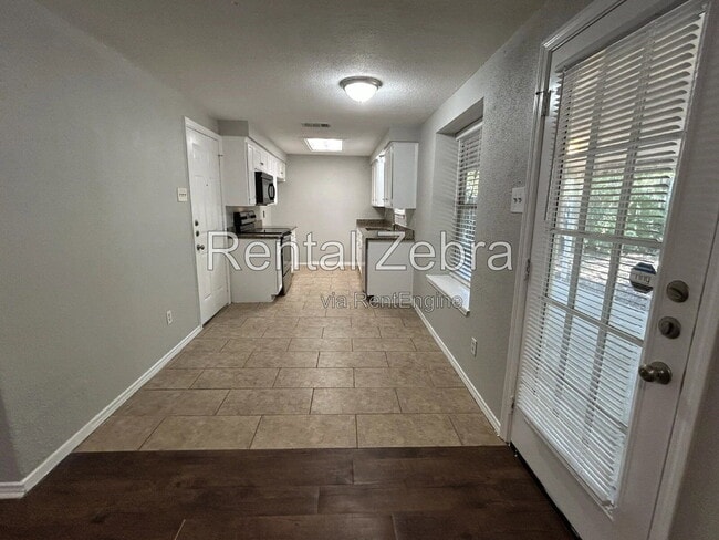 Photo - 6005 Lindy Ln