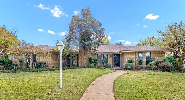 Updated Plano home near Collin Creek Mall - Updated Plano home near Collin Creek Mall