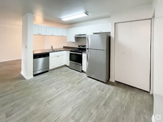 Building Photo - Atlantis Cove Rental