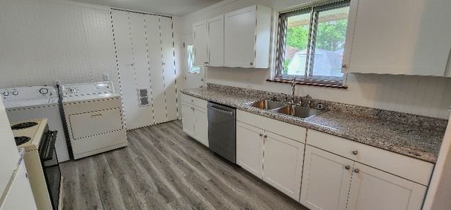 Photo - 500 W Ford Ave