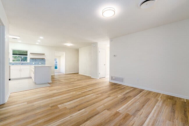 Photo - 1802 Janis Dr