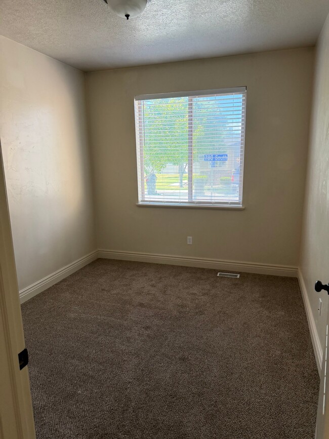 Photo - 147 E 780 S