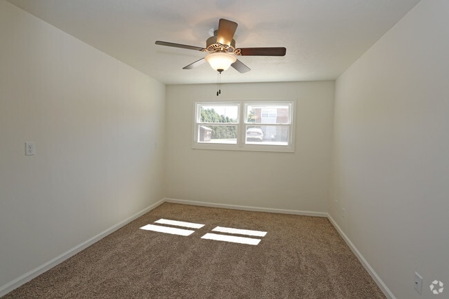 Photo - Pinecrest Apartments