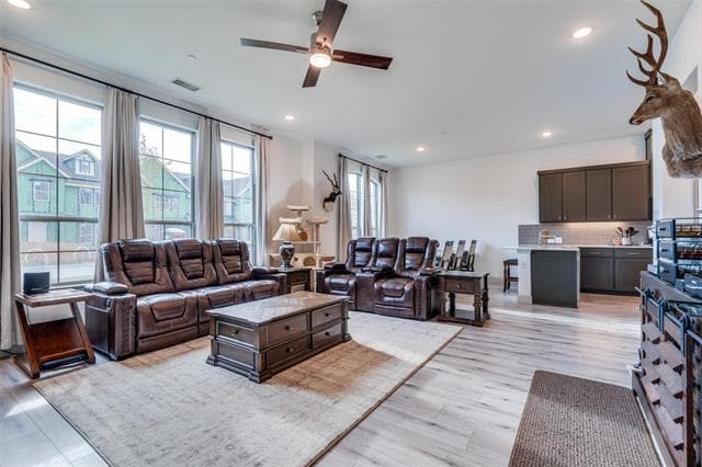 Photo - 7139 Buchanan Dr