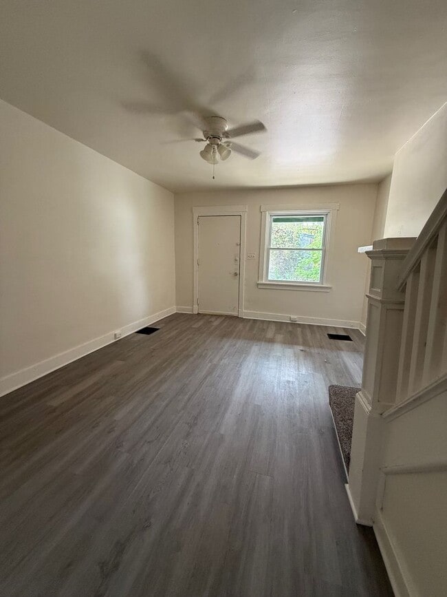 Photo - Charming 2-Bedroom Townhome in Lincoln-Lar...
