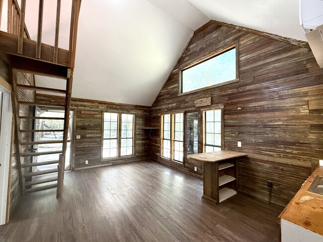 Photo - 535 Woodlawn Dr