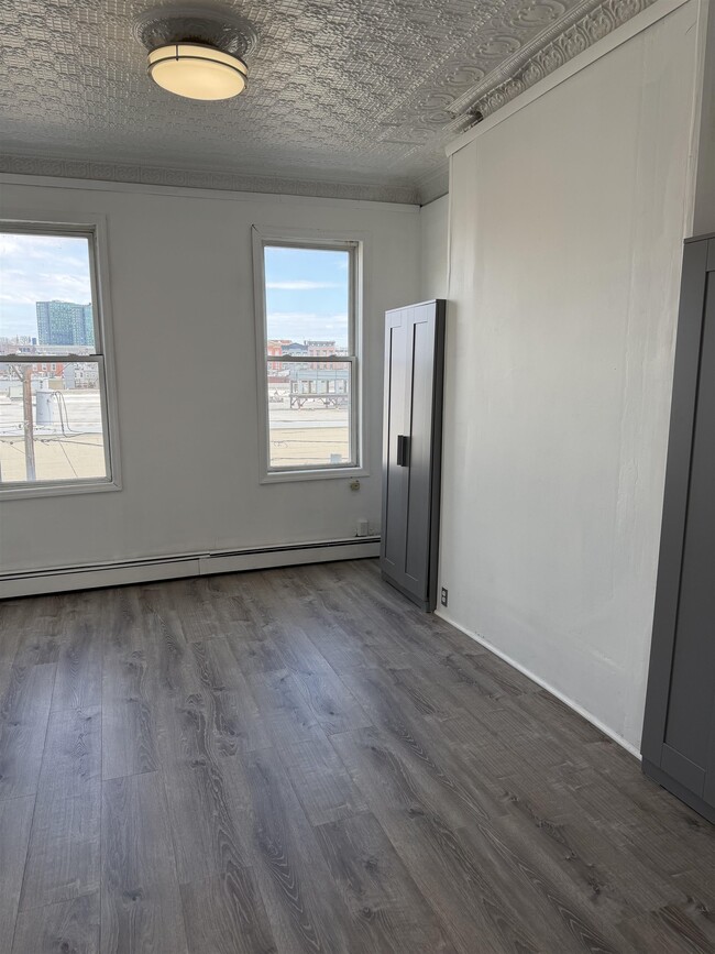 Photo - 630 Grand St Unidad 4