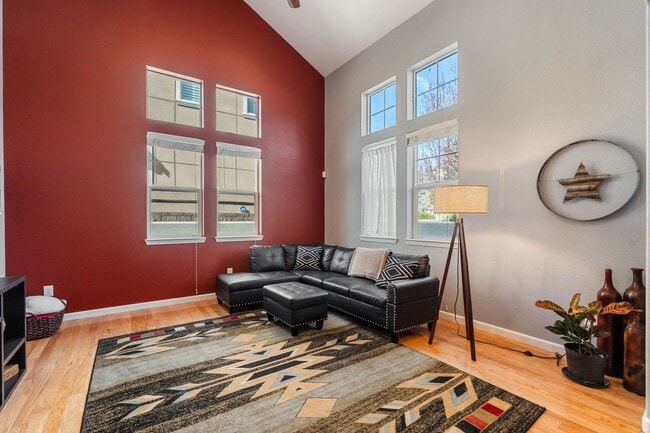 Photo - Furnished & Fully Equipped Low Maintenance Town Home (Somersett - Utilities Included)