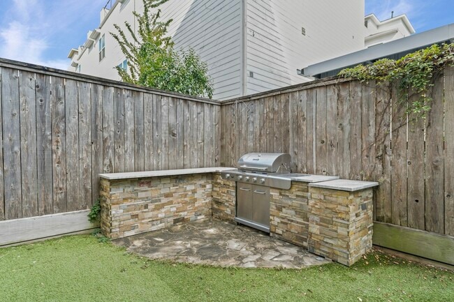 Photo - 1105 Fowler St