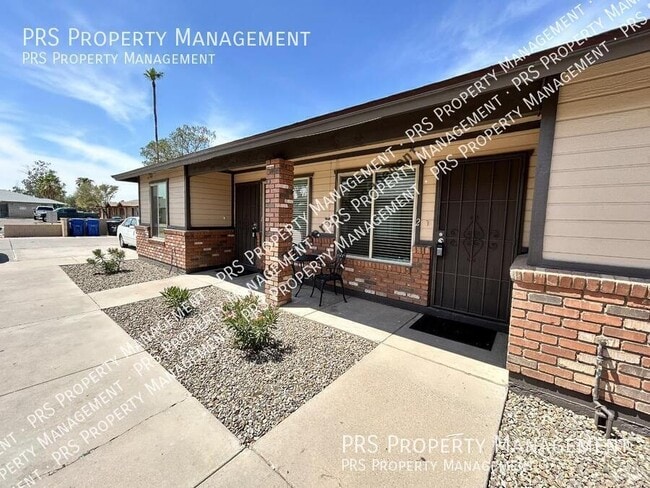Building Photo - 551 S Lesueur Unit 2