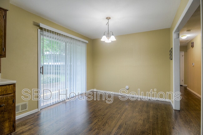 Photo - 8803 E 85 St