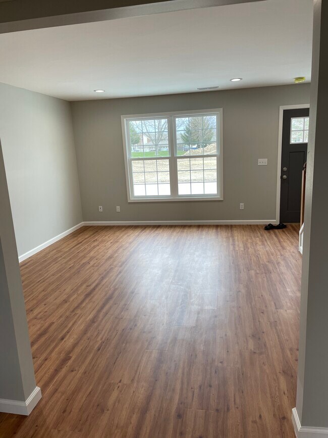 living room - 1233 Remington Park Dr