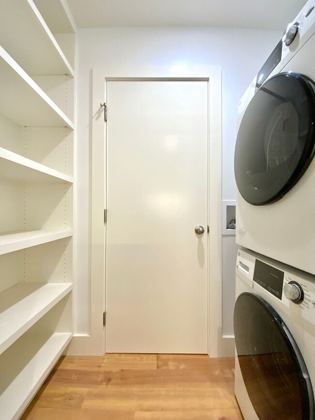 Photo - REMODELED 1BR in Haight! Yard Access. IN-UNIT LAUNDRY! DISHWASHER! Unit 1444C