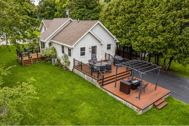 Photo - 121 Williams St