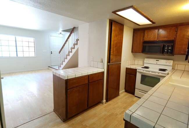 Kitchen - 396 S 11th St Unit 396