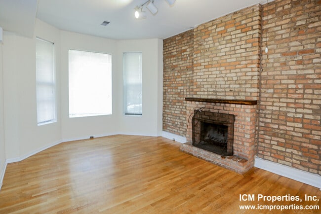 Photo - 933 W Fletcher St Condo Unit 933-1F