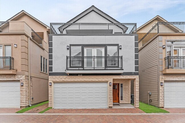 Photo - 3045 Clinton Dr