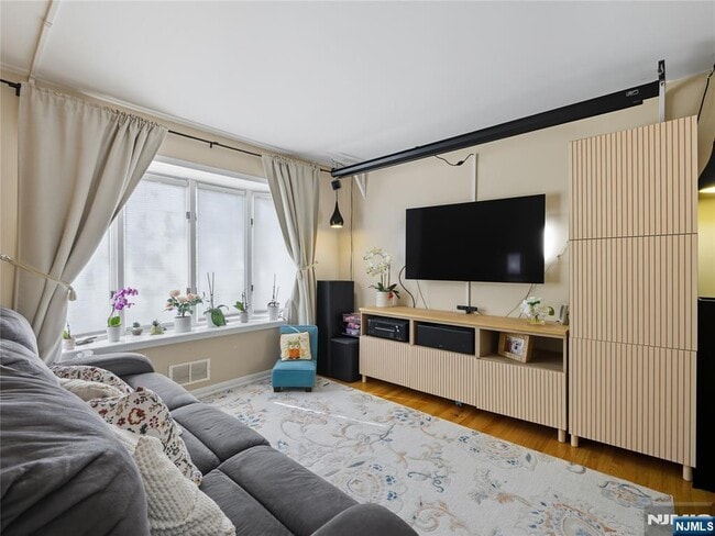 Photo - 197 Fairview Ave