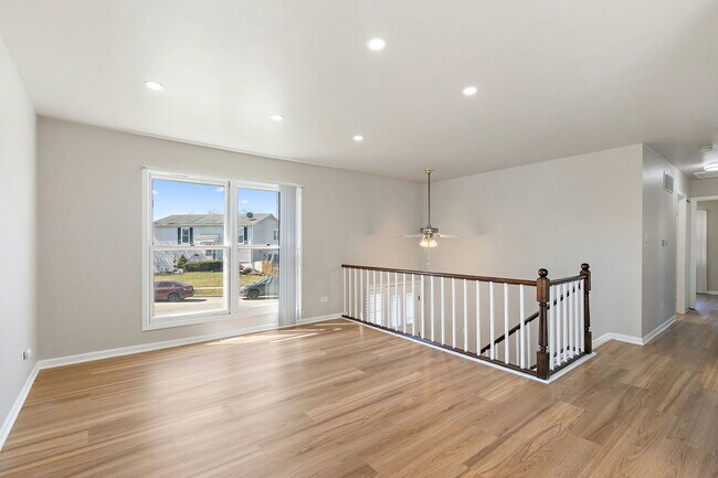 Photo - 2155 College Dr