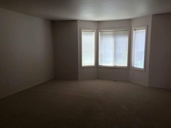 Photo - New carpet + Paint! 2 bed|2.5 bath + bonus room townhome