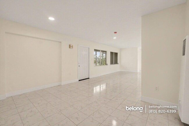 691 Sharon Cir