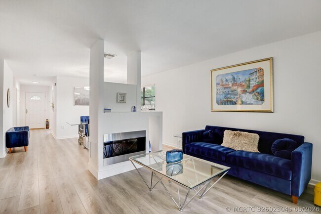 50 Stratford Ln W Unit B
