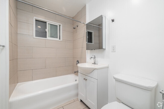 Studio - 420SF - Bathroom