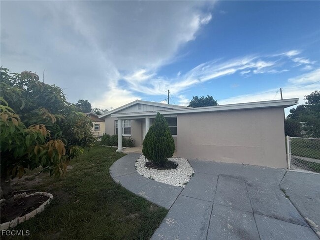Photo - 1665 Henderson Ave