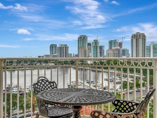 Building Photo - 555 5th Ave NE Unit 932