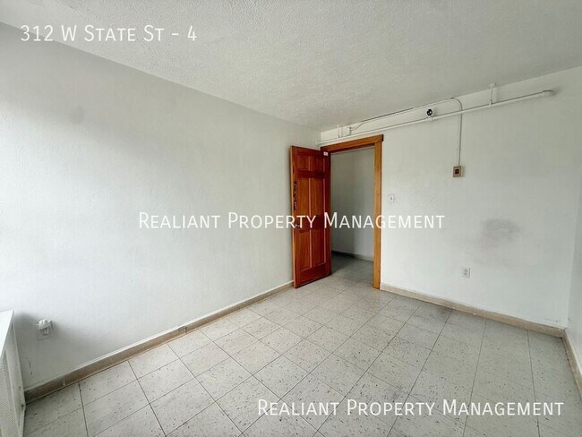 Photo - 312 W State St Unit 4