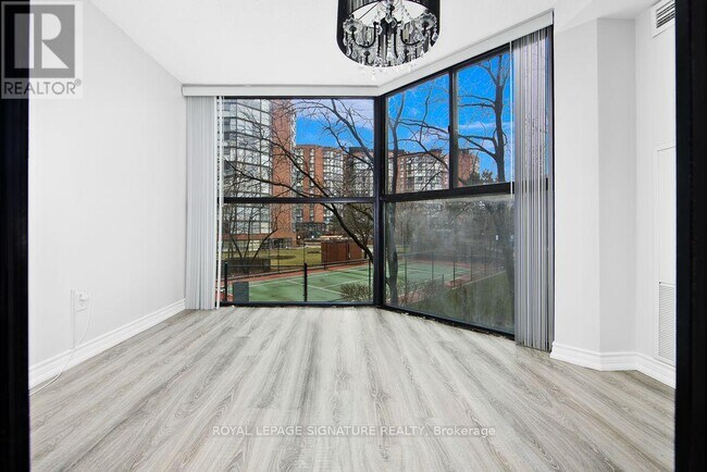 Photo - 2091 Hurontario St Unit 211