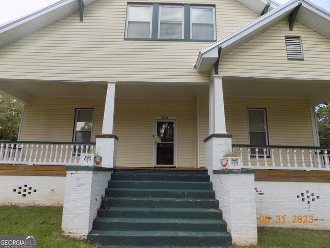 Photo - 304 Boulevard