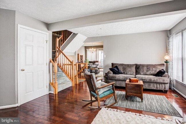 Photo - 5036 Finsbury Rd