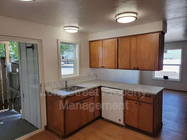 Photo - 627 3rd St SE