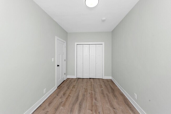 Photo - 635 W Barry Ave