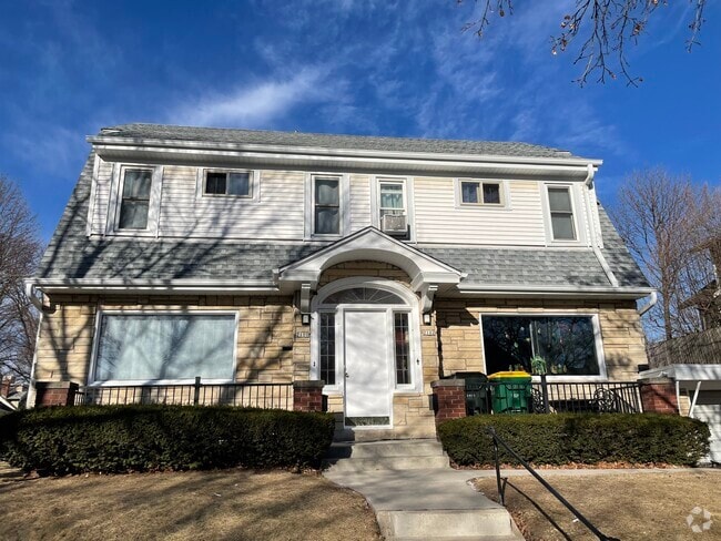 Building Photo - 2102 E Beverly Rd Rental