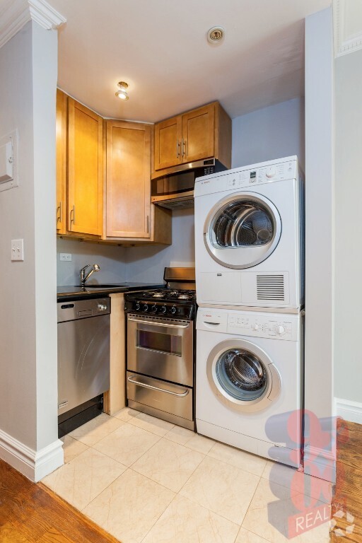 Building Photo - 213 E 26th St Rental