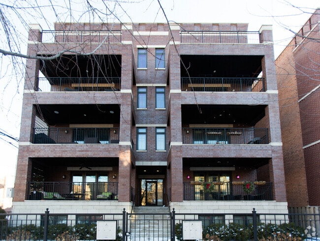 Building Photo - 843 W Fletcher St Unit 2W Rental