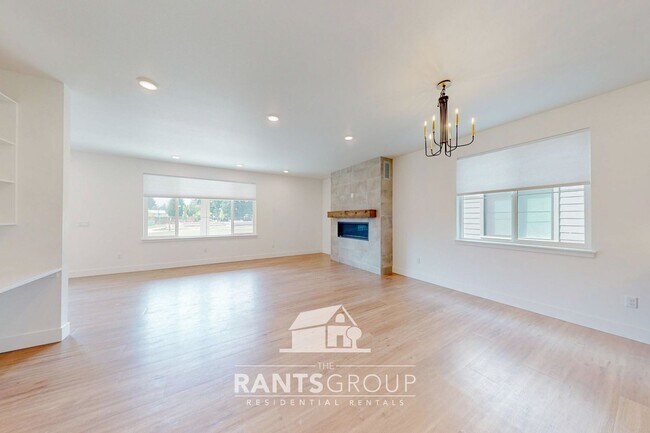 Photo - Modern Home in Trestlewood – Where Comfort Meets Community!