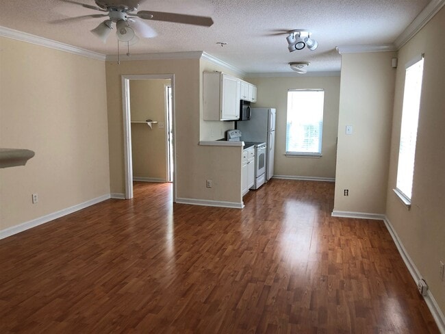 Photo - 638 N Fairfield Dr