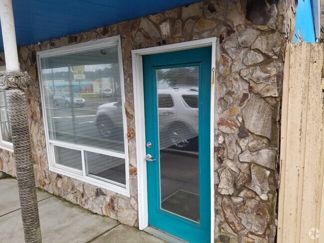 Building Photo - 205 SW Highway 101 Unit Suite B Rental
