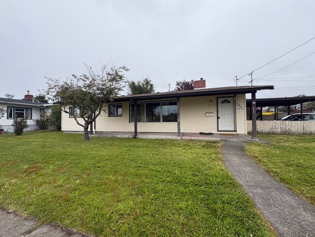 Building Photo - 3 Bed 1 Bath House Eureka
