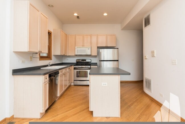 Photo - 2714 N Wayne Ave Unidad 2