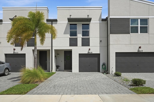 Photo - 3905 SE Mentmore Ln
