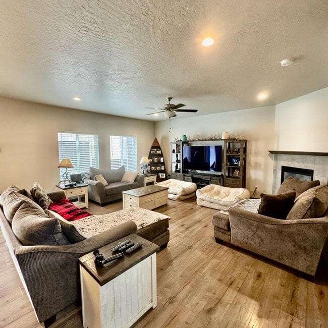 Photo - Beautiful 4 bedroom home