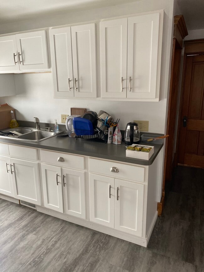 Kitchen - 112 Franklin Ave