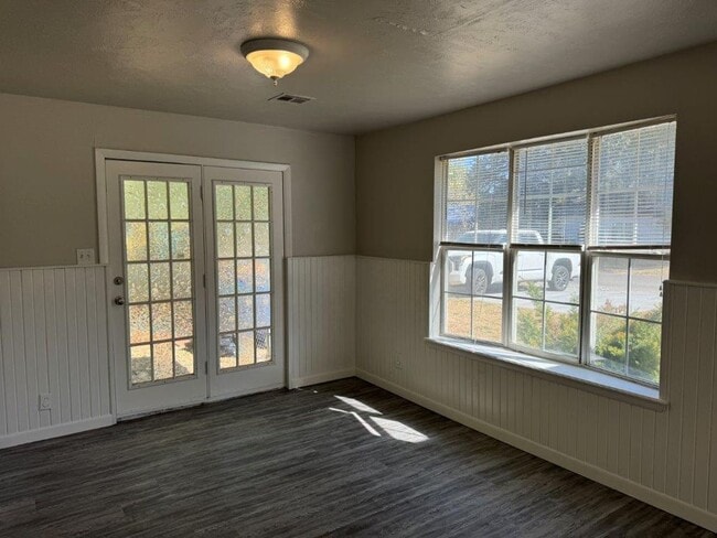 Photo - 2 bed 1 bath in Chickasha updates throughout! 250 off your move in by Jan 1st!