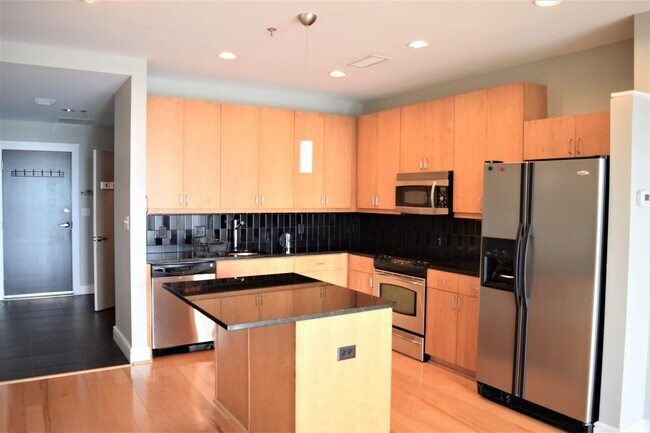 Photo - 333 W Trade St