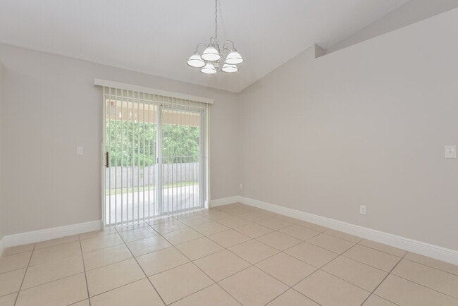 Photo - 5176 Heatherstone Ct