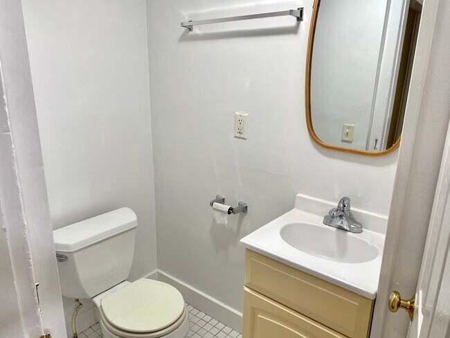 Photo - 18 Fisk Pl Unidad 1